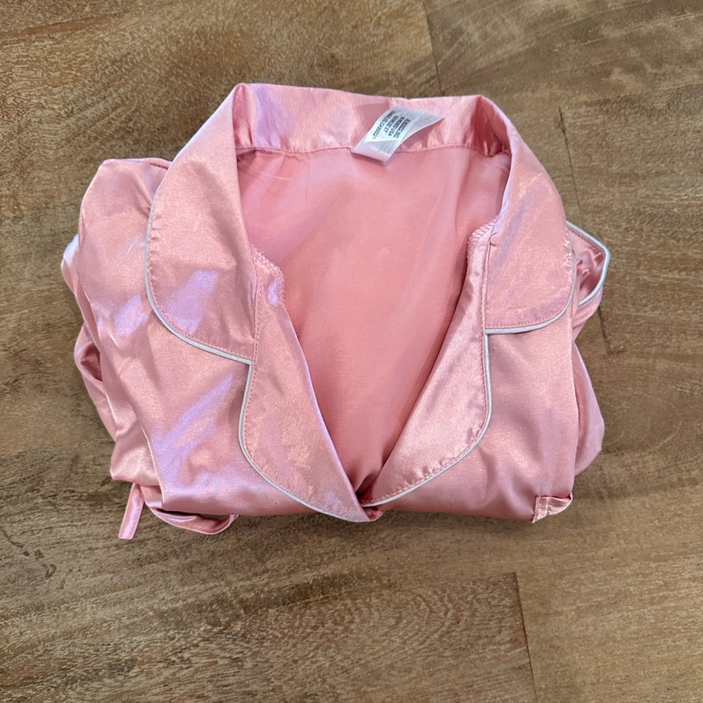 Worn once Be Wicked pinky/peach satin pajama set size medium